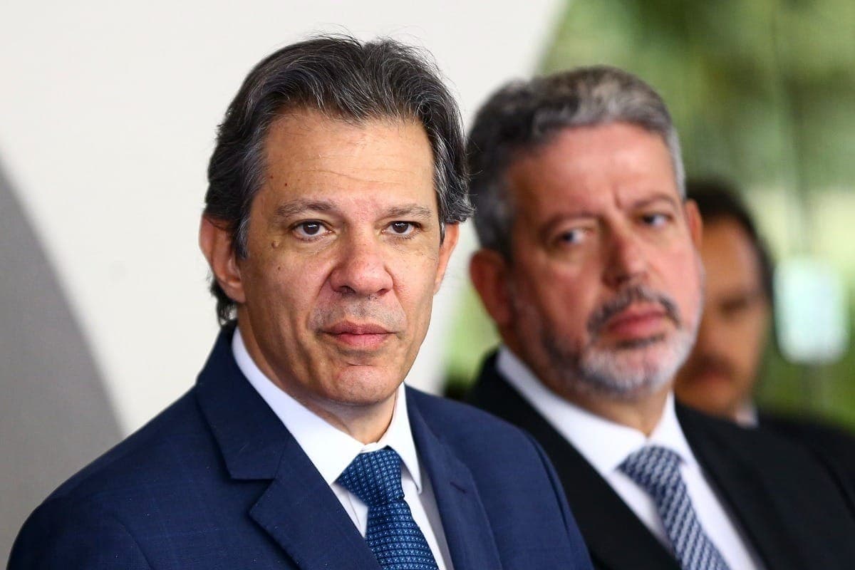 Ministro Fernando Haddad (PT), da Fazenda, com o presidente da Câmara, deputado Arthur Lira (PP-AL)