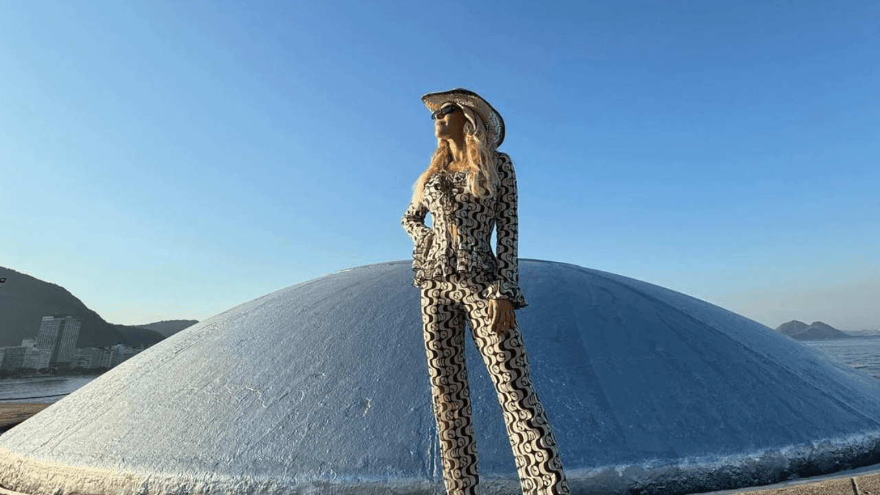Monique Alfradique é confundida com Madonna