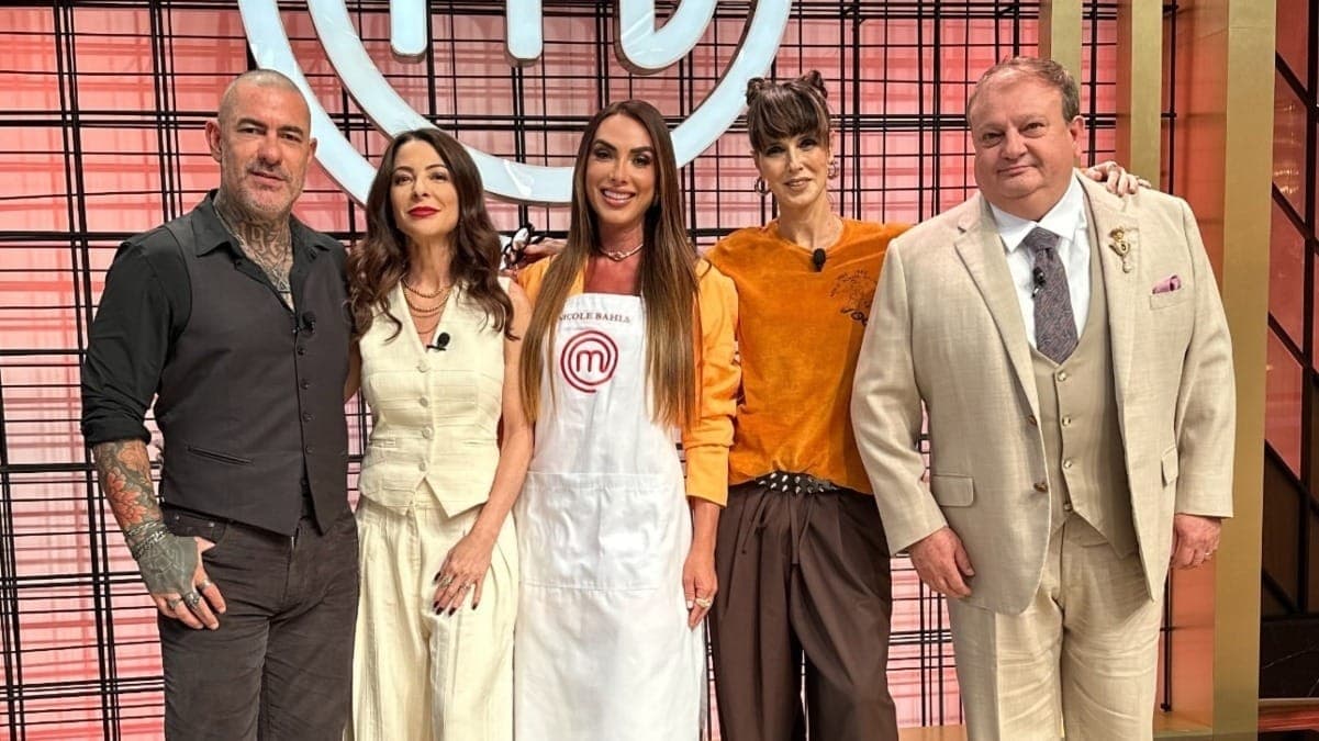 Nicole Bahl com os jurados e a Ana Paula Padrão no MasterChef