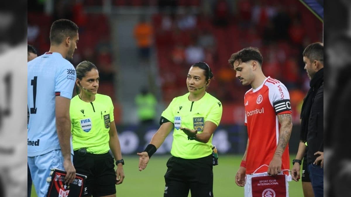 Edina Batista em ação no confronto entre Internacional x Atlético-GO pelo Brasileirão
