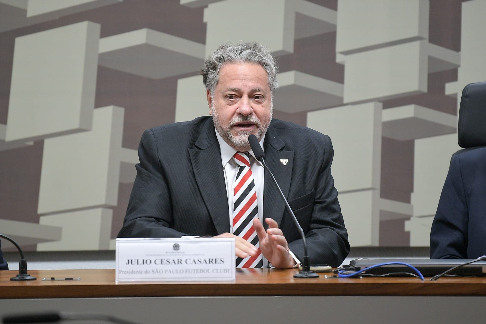 Julio Casares, presidente do São Paulo, em CPI no Senado