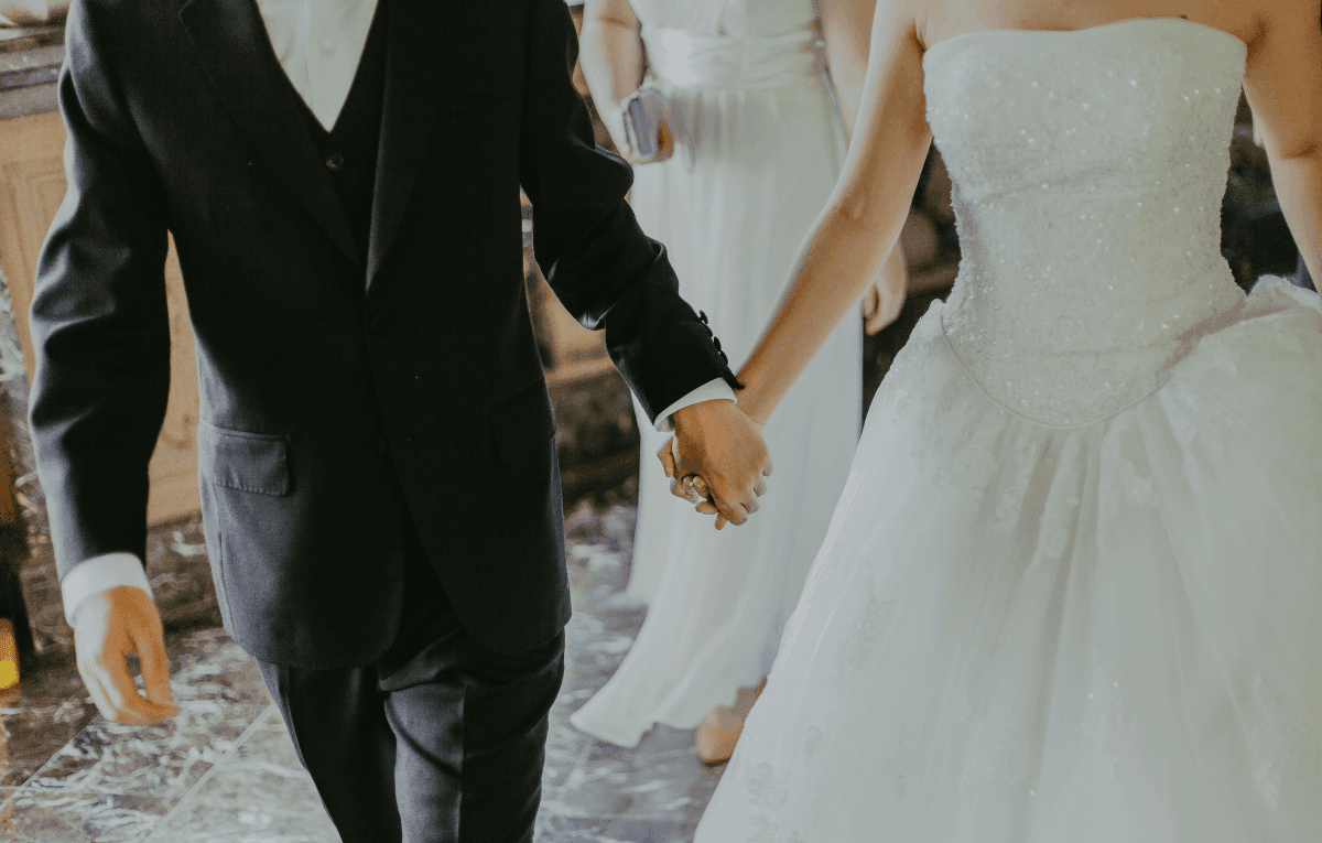 Noiva cobra R$ 50 de convidados no casamento e é criticada na internet