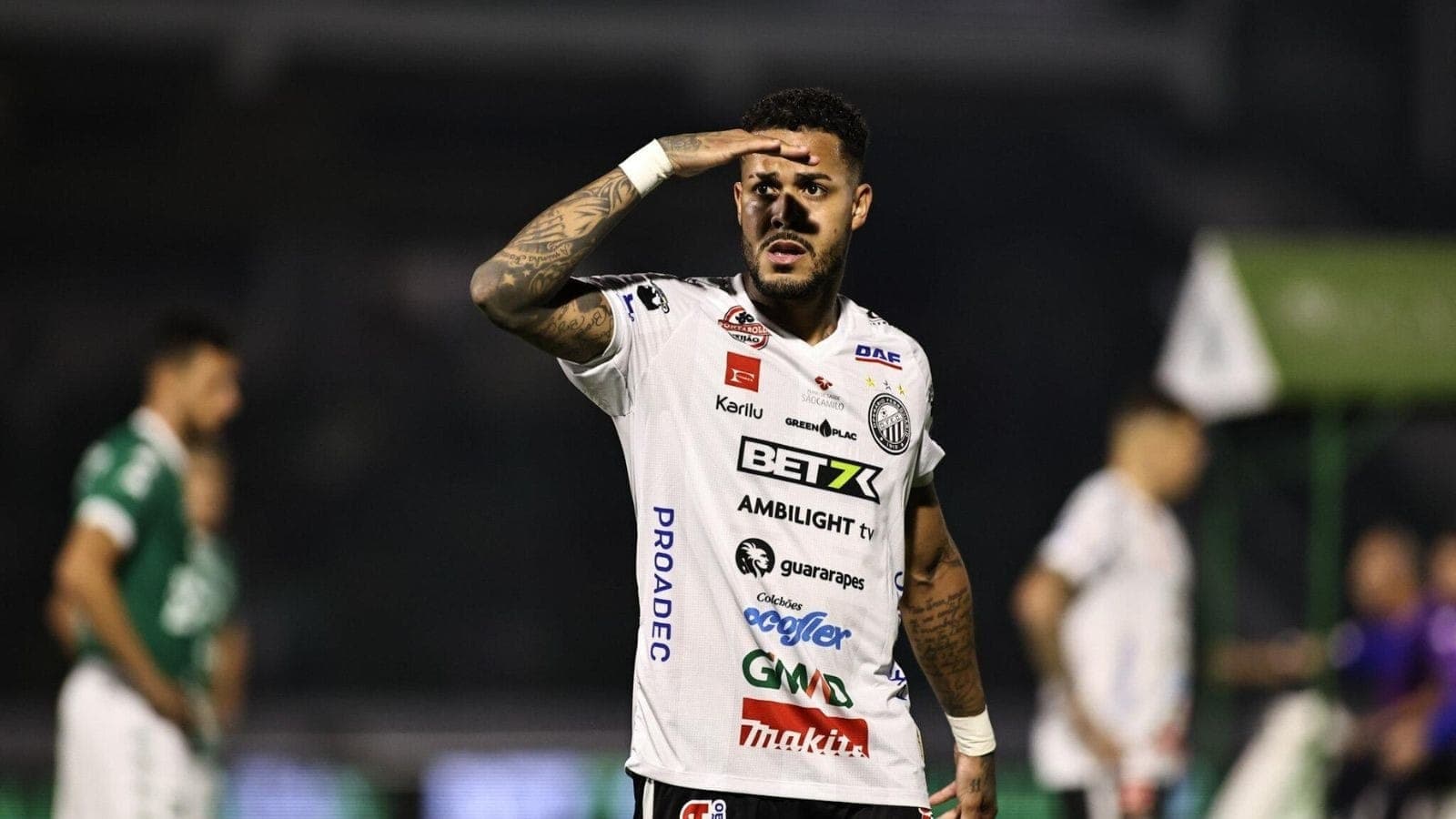 Maxwell comemora gol contra Guarani, pela Série B