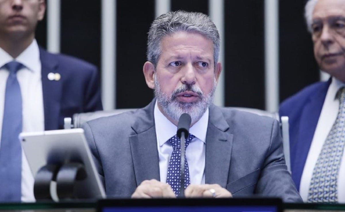 Arthur Lira costurou acordo com governo sobre "taxa das blusinhas"