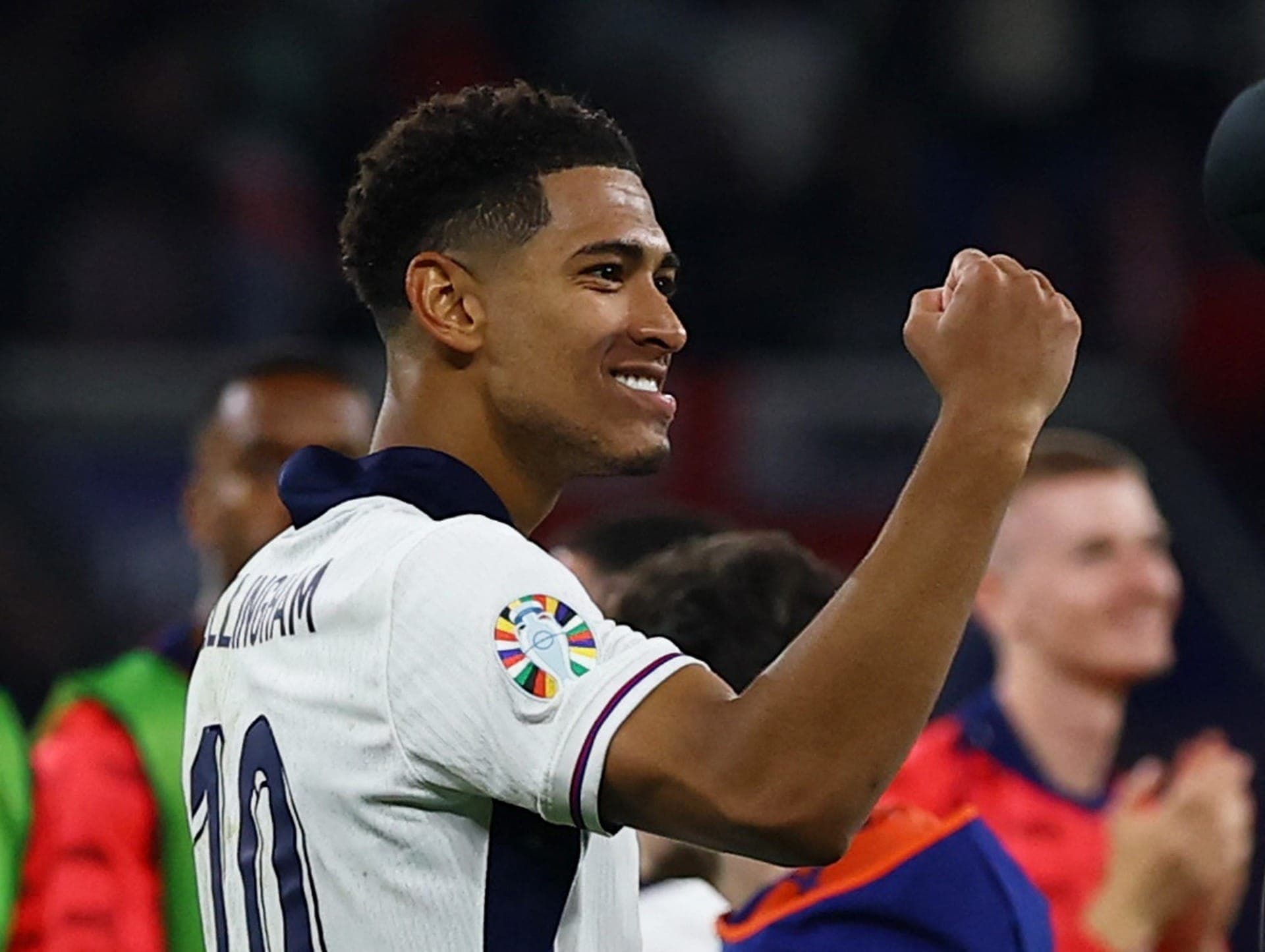 Bellingham deu a vitória para a Inglaterra na estreia da Euro