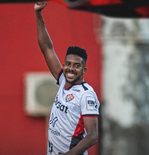 Willian Oliveira, do Vitória, festeja gol no Barradão