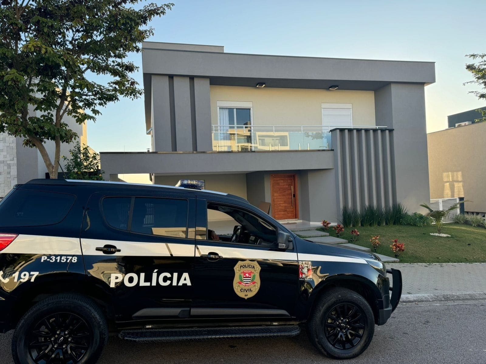 Cerca de 15 influenciadores são investigados em operação contra divulgação do "Jogo do Tigrinho"