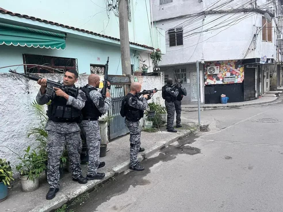 Militares durante operação no Complexo da Maré, no Rio de Janeiro