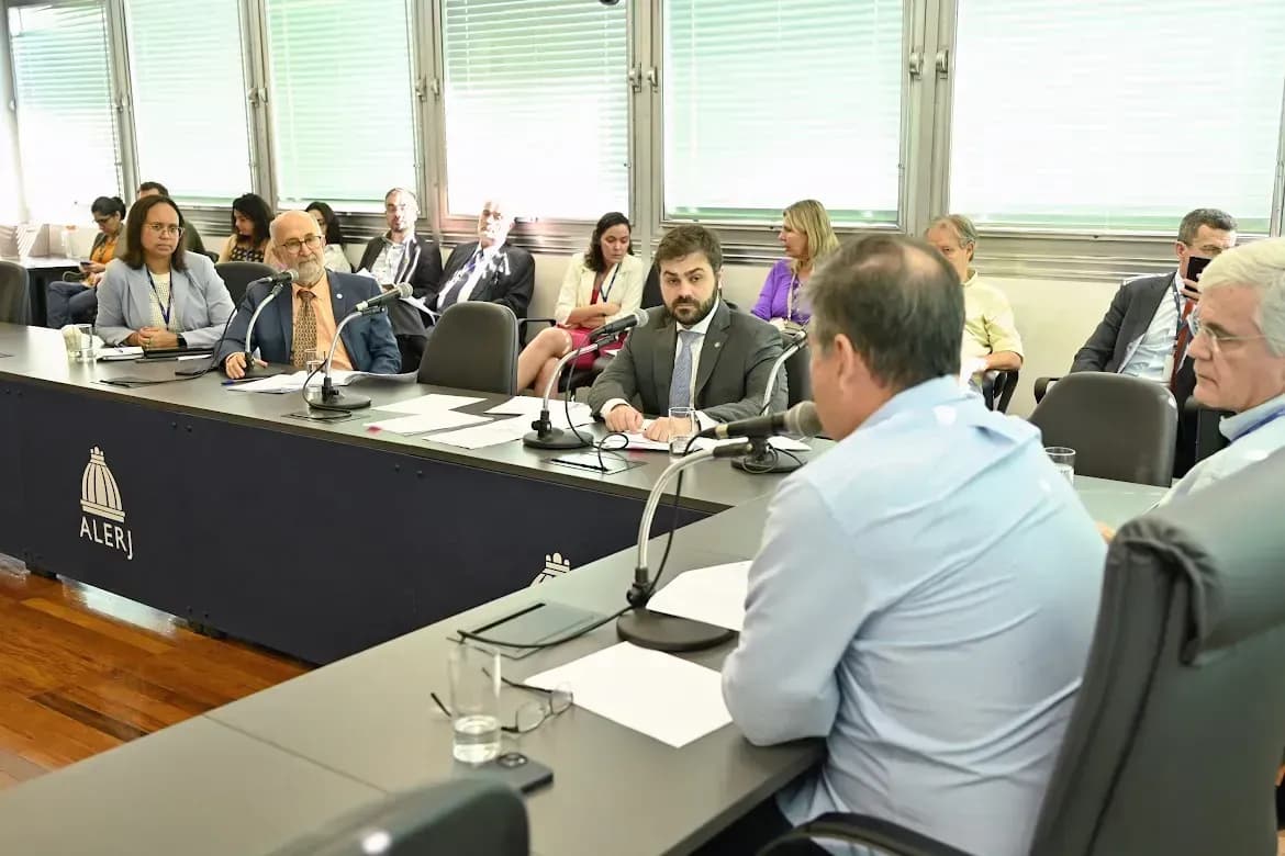 Texto aprovado vai passar por nova votação no plenário