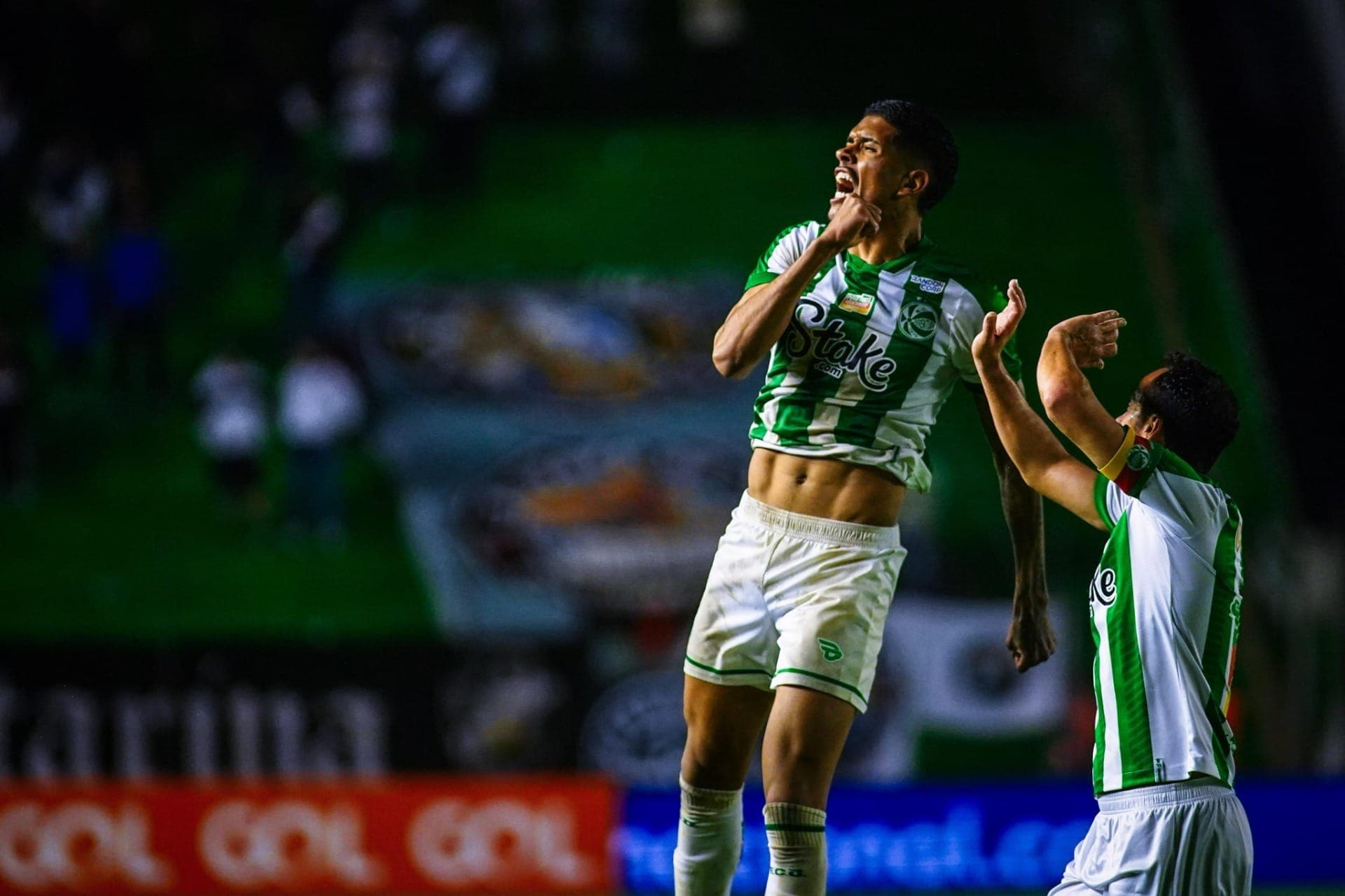Lucas Barbosa comemora gol pelo Juventude contra o Vasco