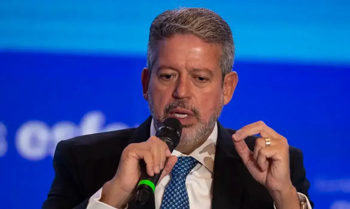 PL do aborto será debatido por comissão no segundo semestre, afirma Lira