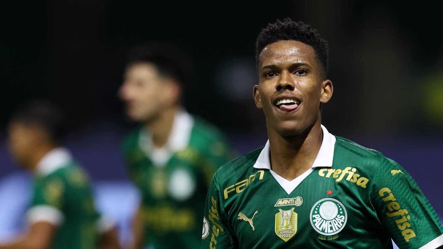 Estêvão comemora gol do Palmeiras sobre o Juventude, pelo Brasileirão