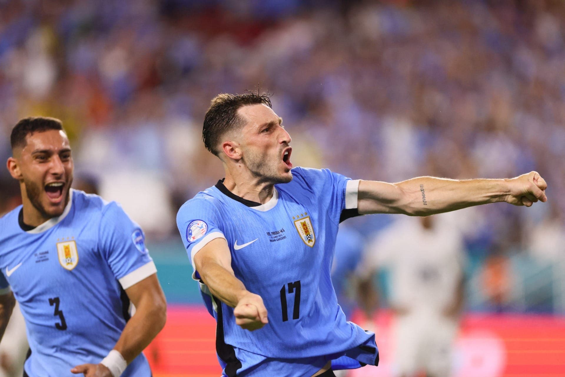 Viña, do Flamengo, comemora gol na vitória do Uruguai sobre o Panamá, pela Copa América