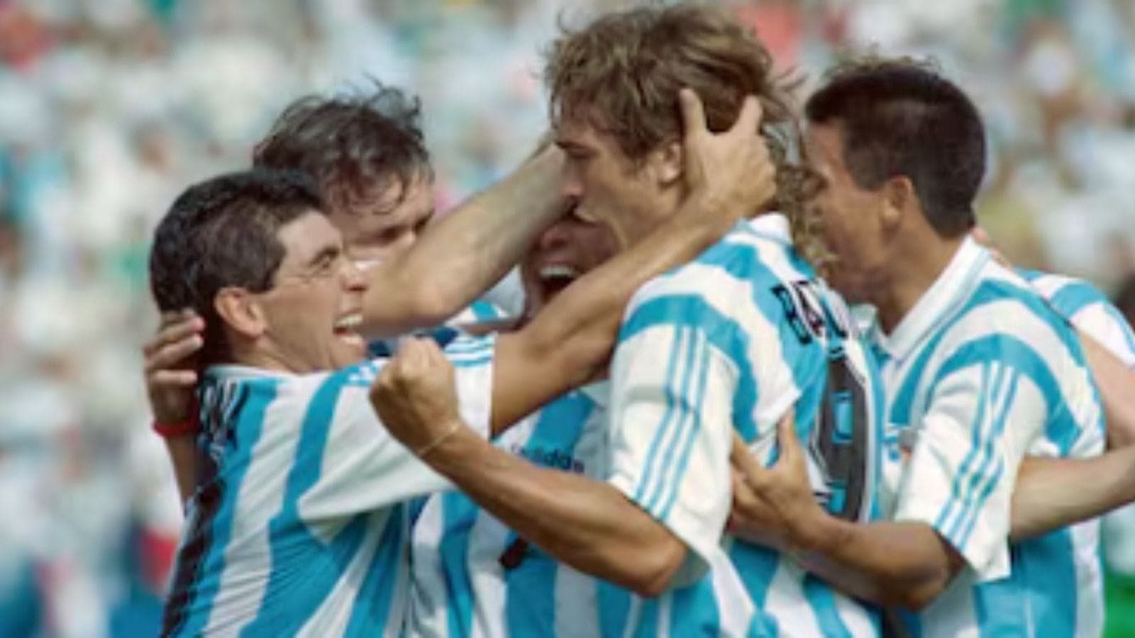 Maradona comemora gol com Caniggia em último jogo pela Argentina