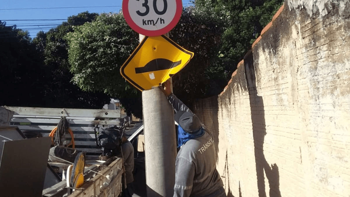 São placas que perderam a função informativa