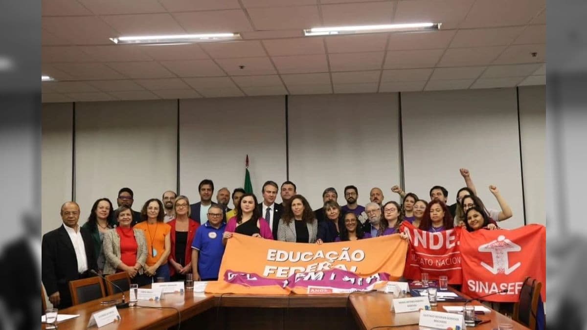 Acordo com o Governo Federal e encerraram o movimento.