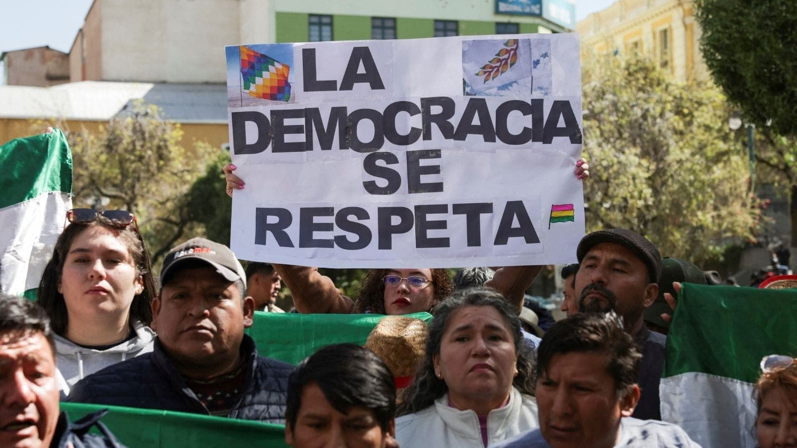 Manifestantes fazem ato em defesa da democracia na Bolívia