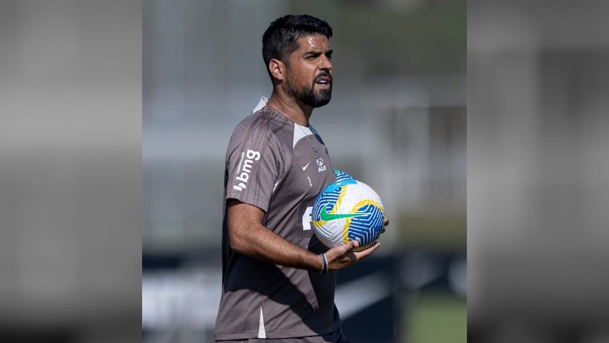Treinador já vinha sendo contestado pelos resultados recentes