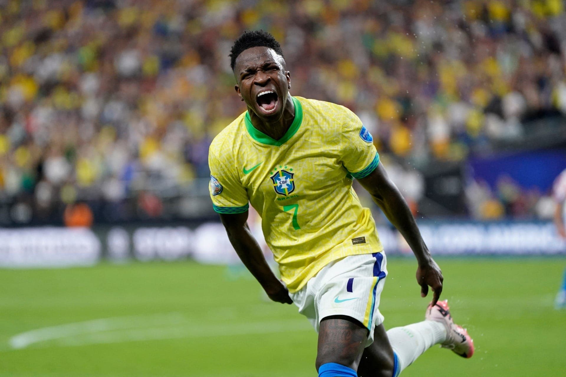 Vini Jr comemora gol da seleção brasileira