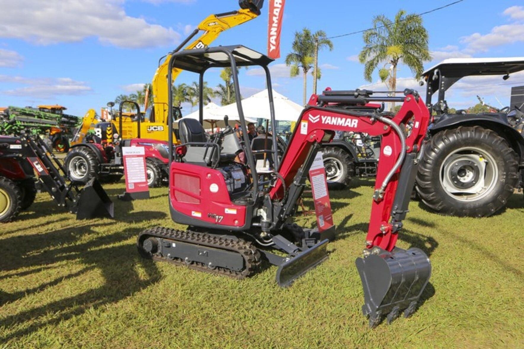 Lançamento do Plano Safra tem mostra de máquinas