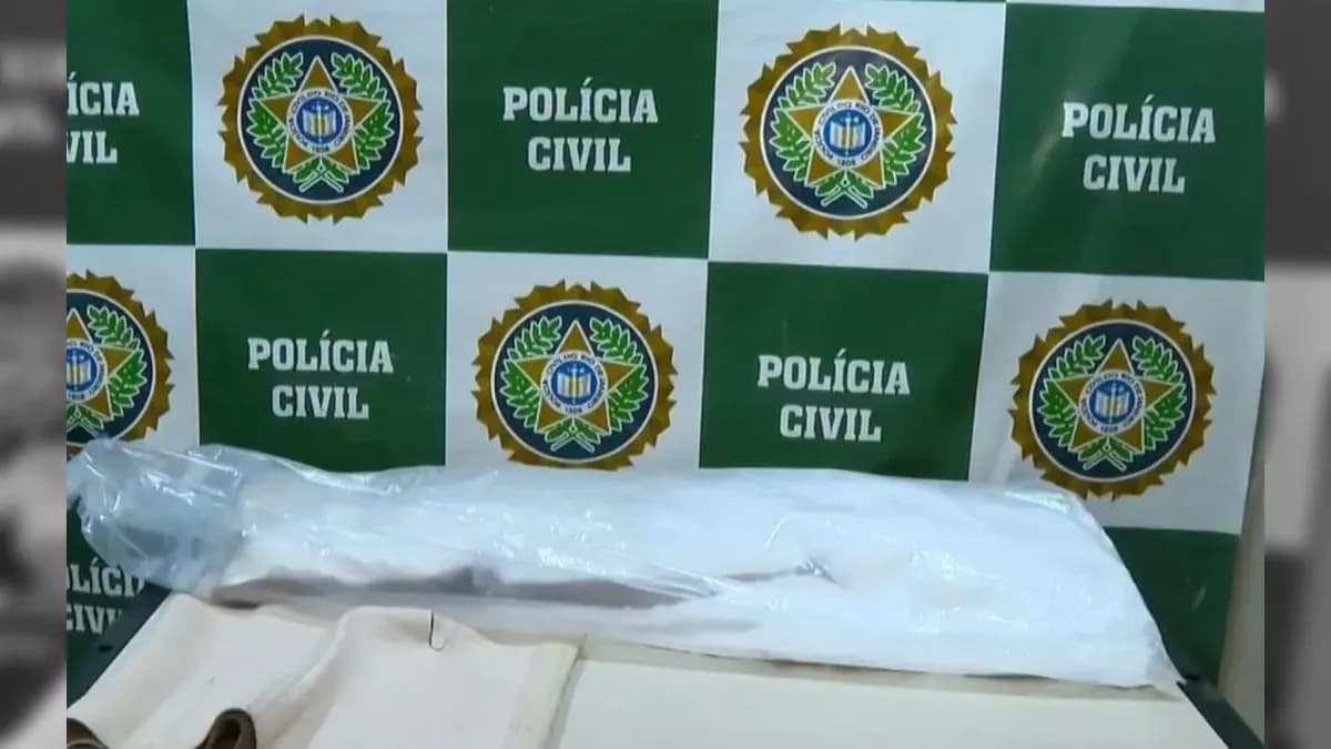 Mulher é presa em flagrante com cerca de quatro quilos de cocaína