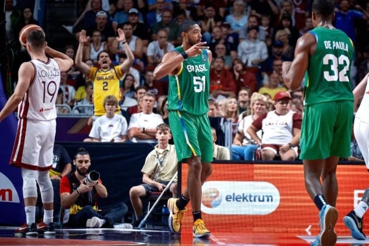 Brasil x Letônia no pré-Olímpico de basquete