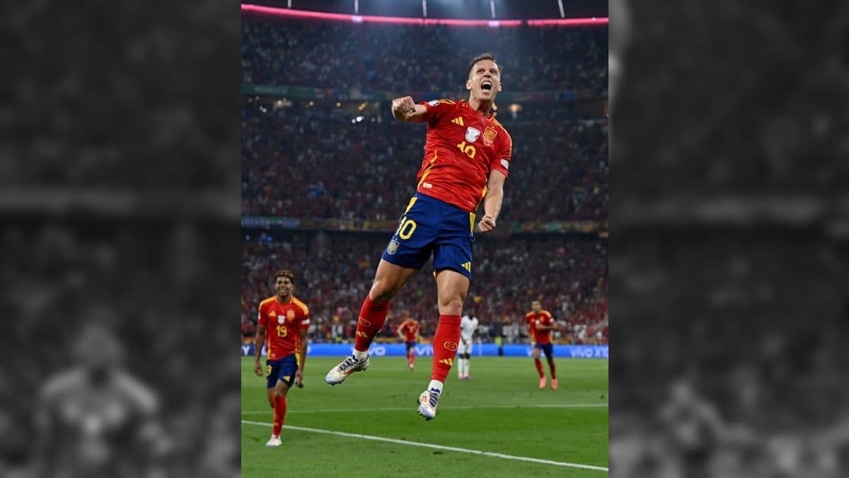 Dani Olmo comemora o gol que classificou a Espanha para a final da Euro 2024