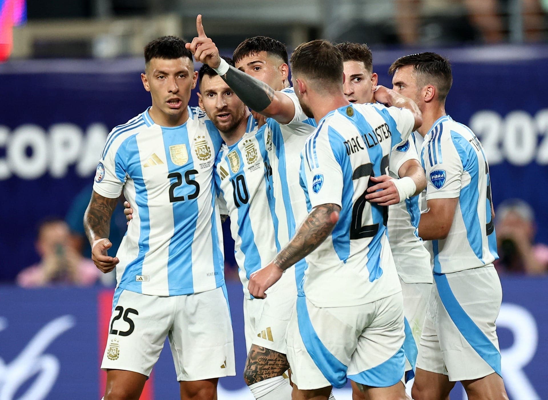 Lionel Messi comemora gol em Argentina x Canadá pela Copa América 2024