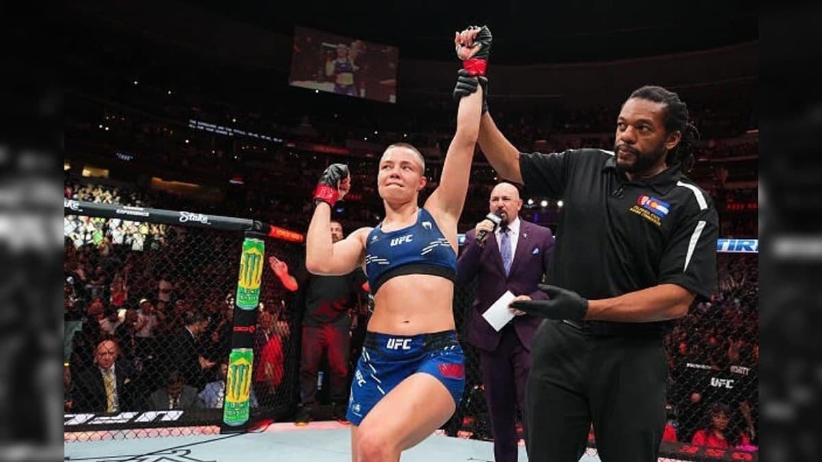Rose Namajunas comemora a vitória na luta principal do UFC Denver