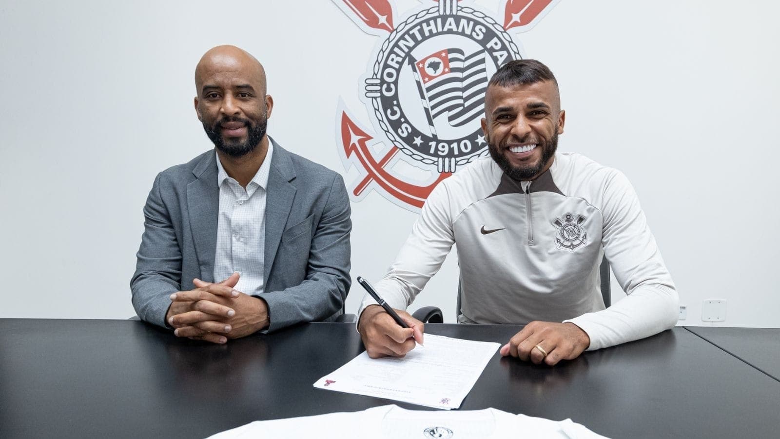 Alex Santana é o novo reforço do Corinthians