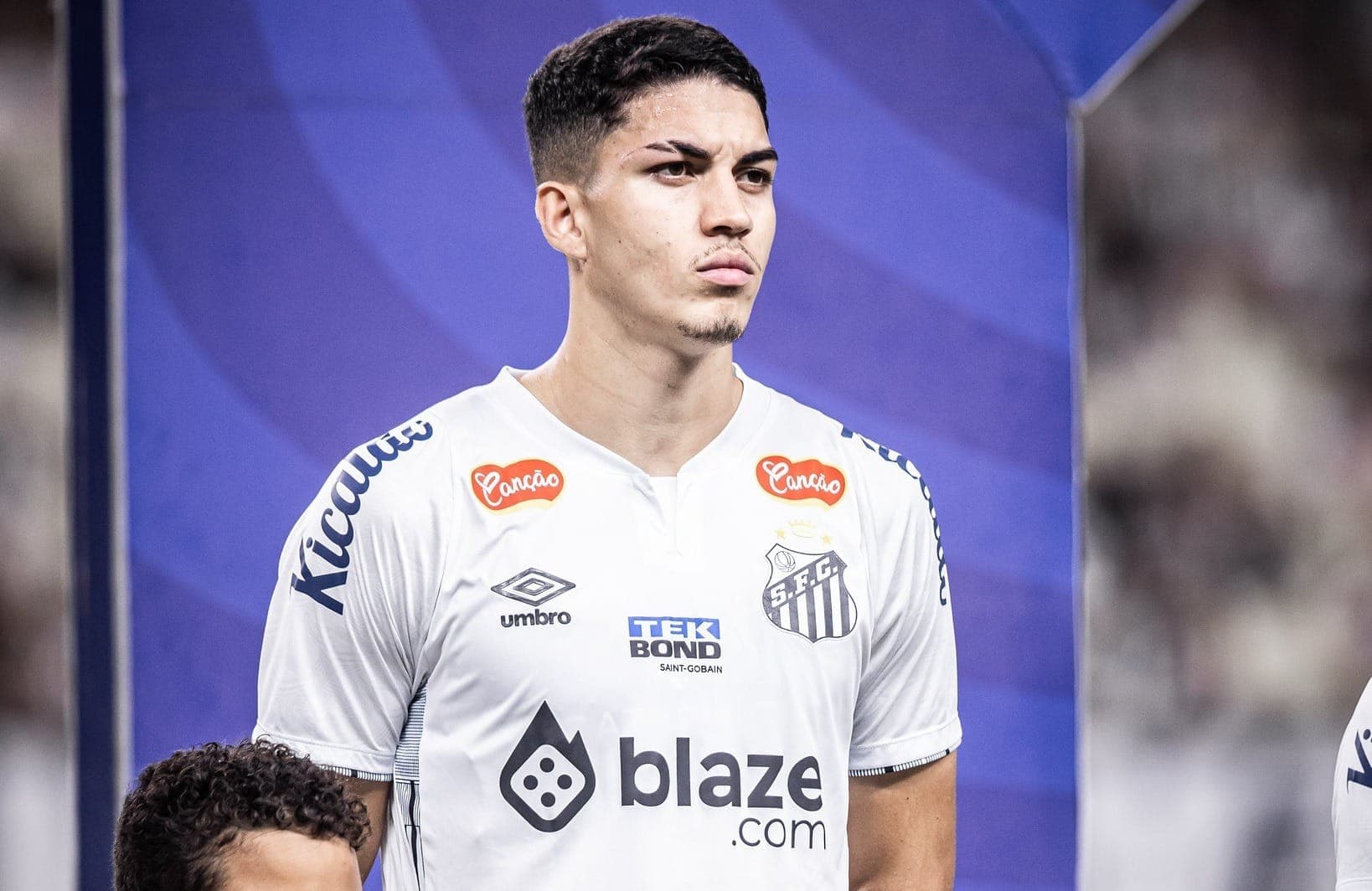 Zagueiro Jair está perto de trocar o Santos pelo Botafogo