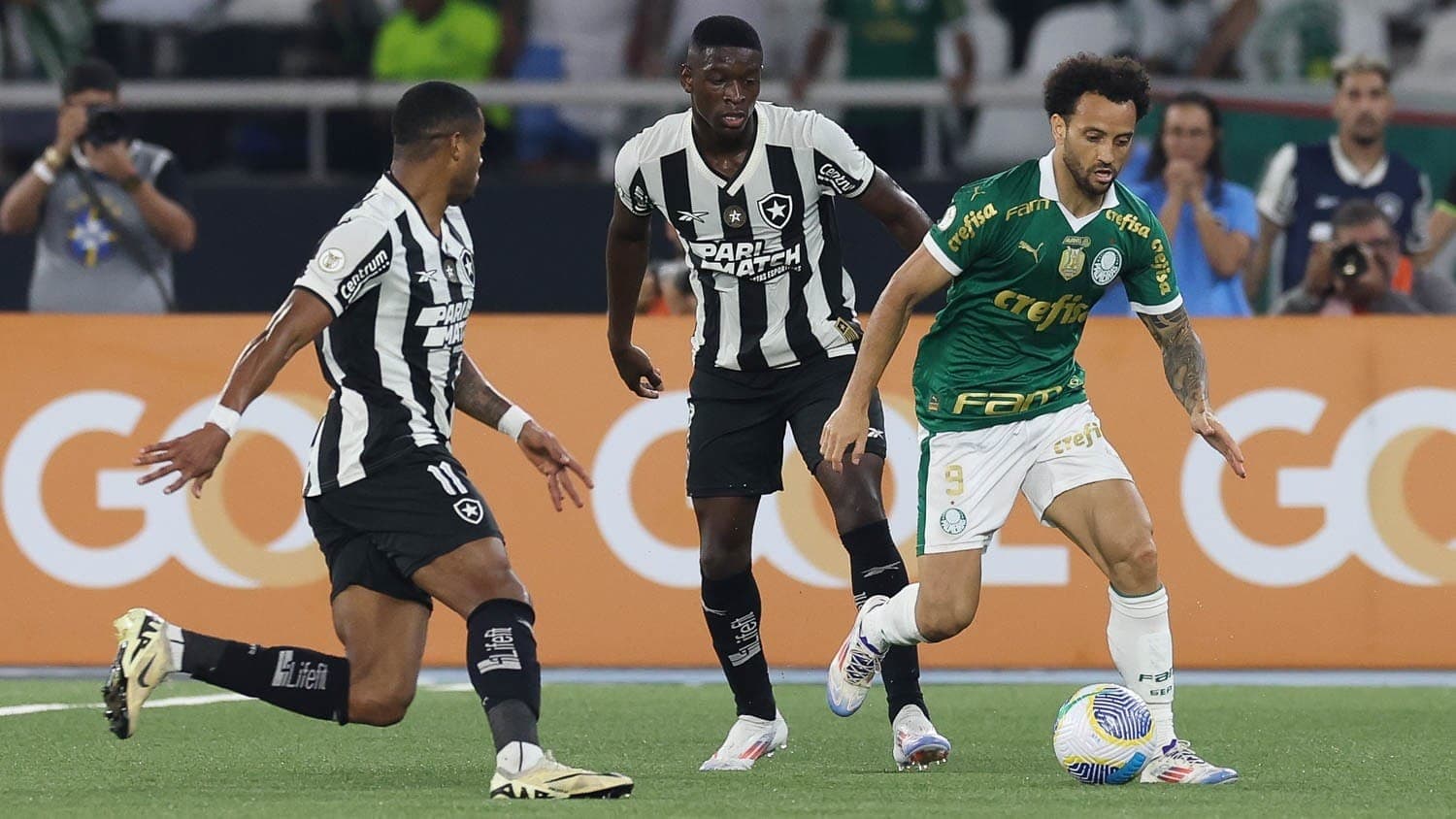 Felipe Anderson no jogo entre Palmeiras e Botafogo