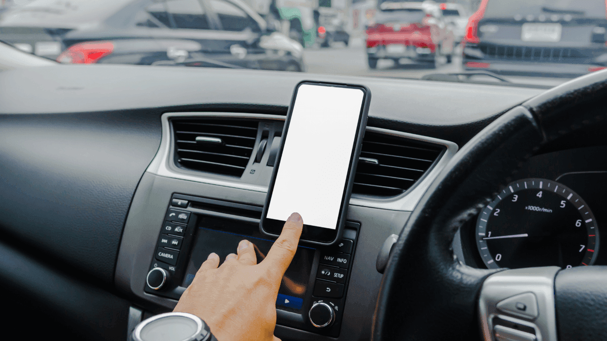 Motorista de app expulsa passageira para não perder "date" com namorada