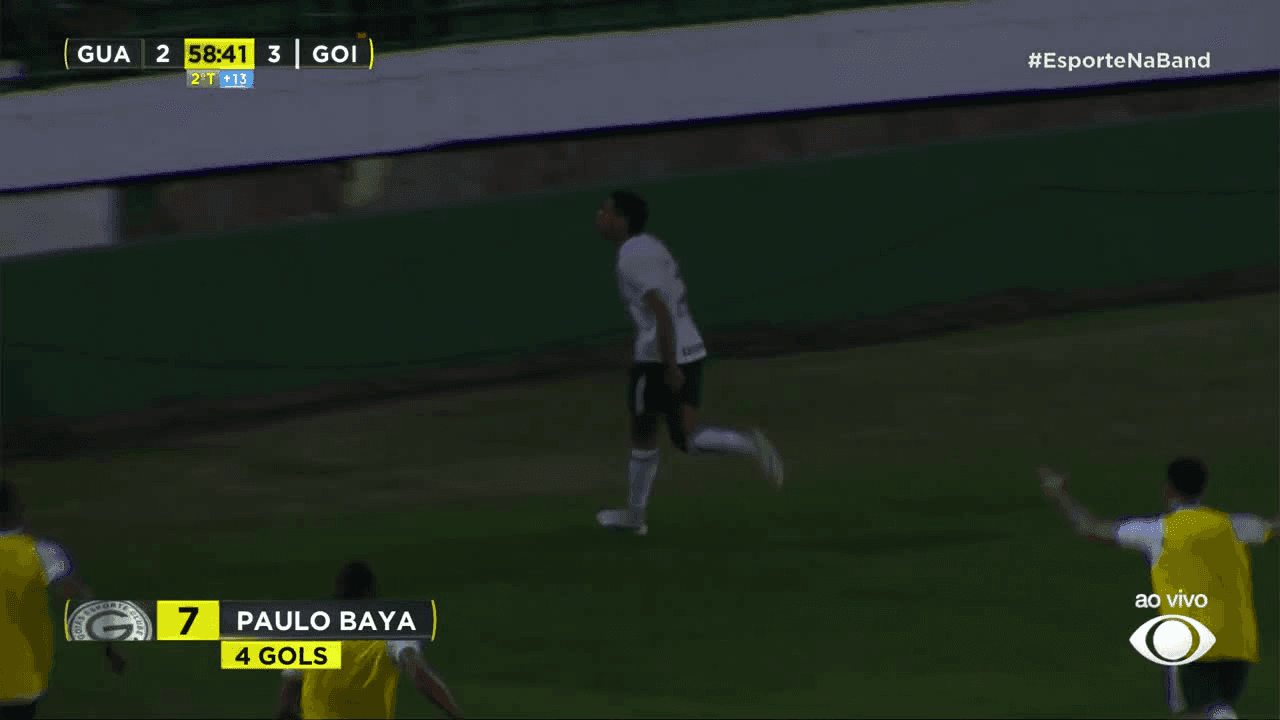 Paulo Baya comemora gol da vitória do Goiás sobre o Guarani