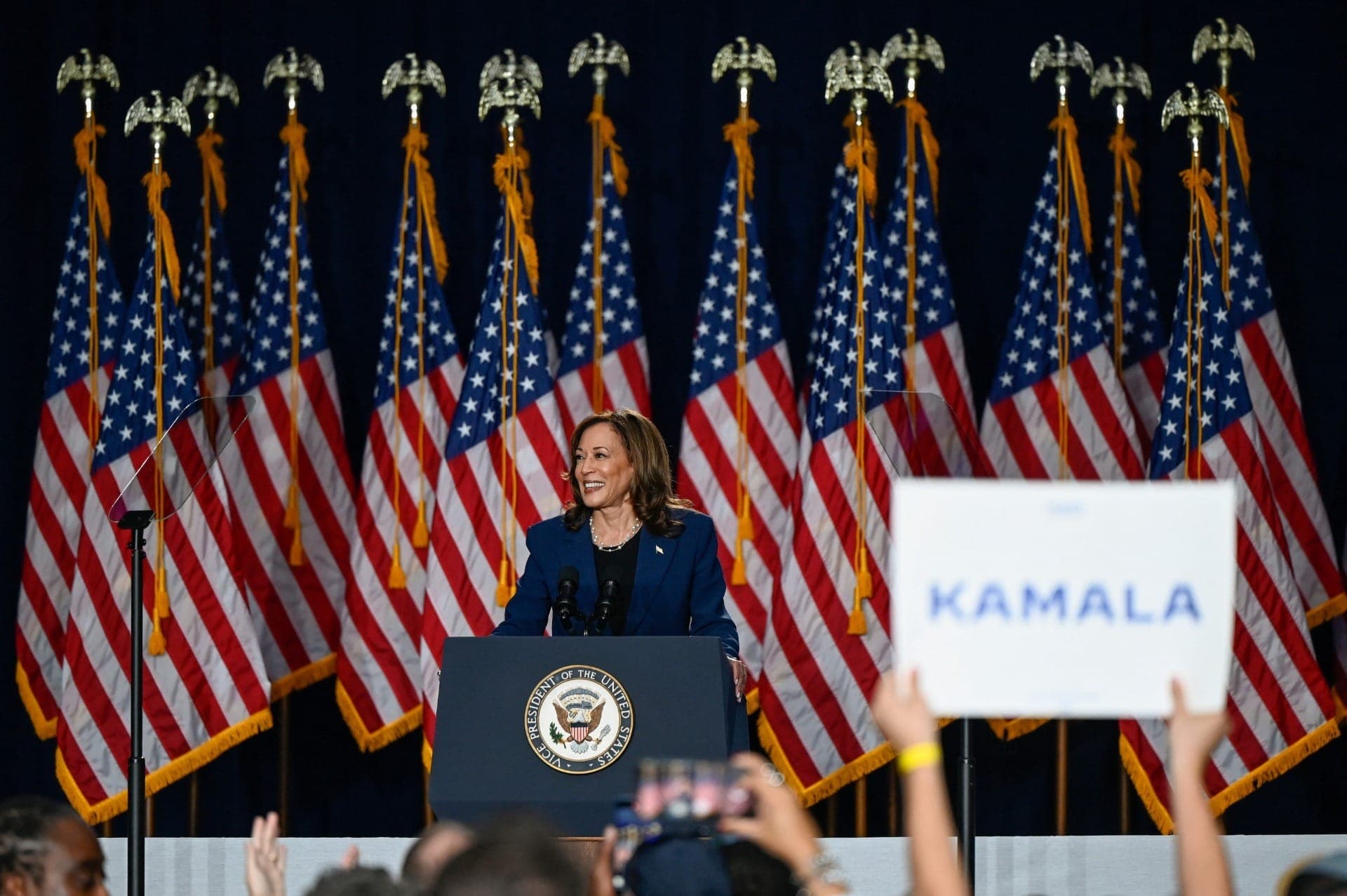 Kamala Harris durante comício em Wisconsin, nos EUA