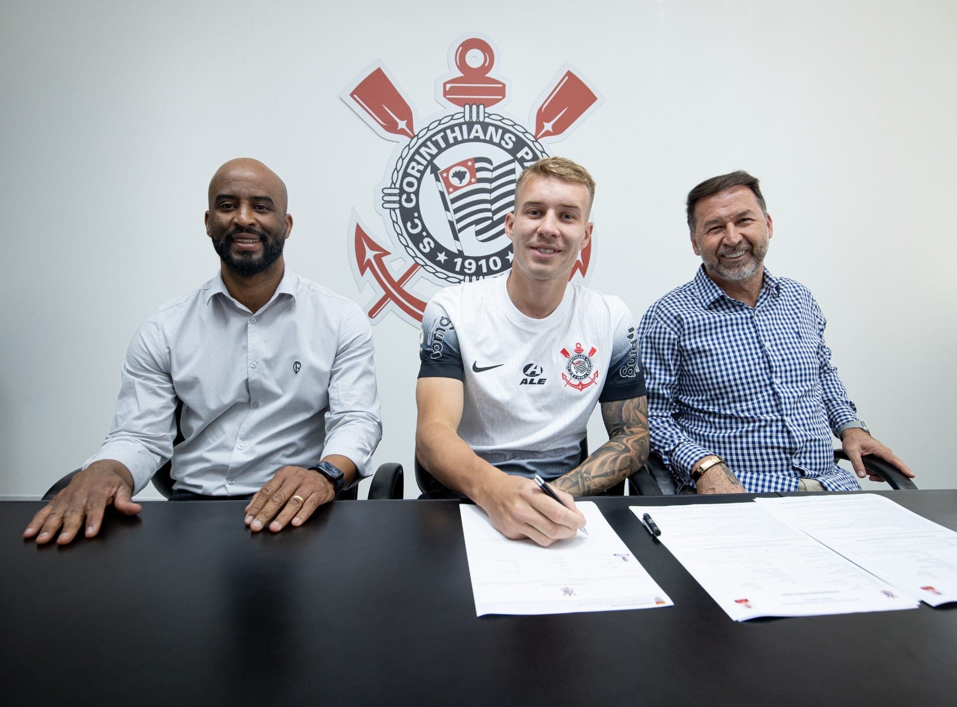 Charles é o quarto reforço do Corinthians nesta janela