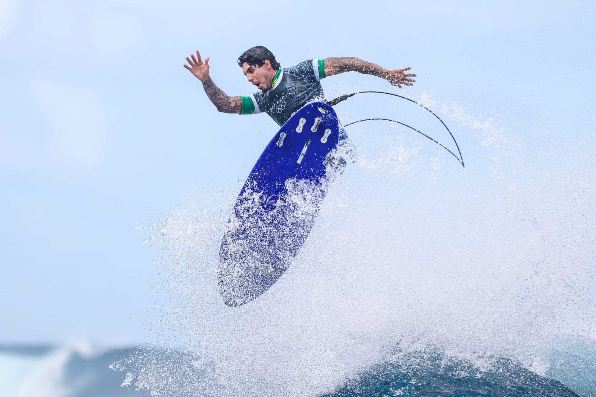 Gabriel Medina em treino em Teahupo'o para Olimpíada de Paris 2024