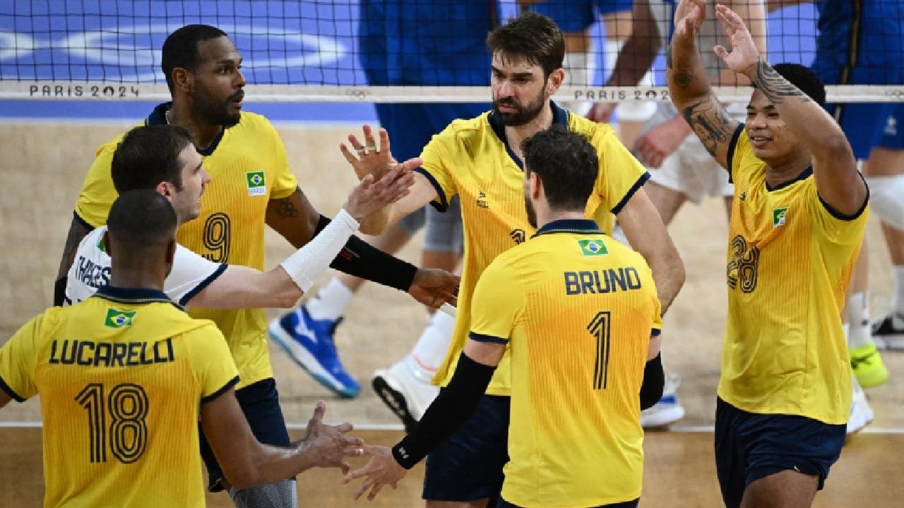 Brasil estreia no vôlei masculino com derrota