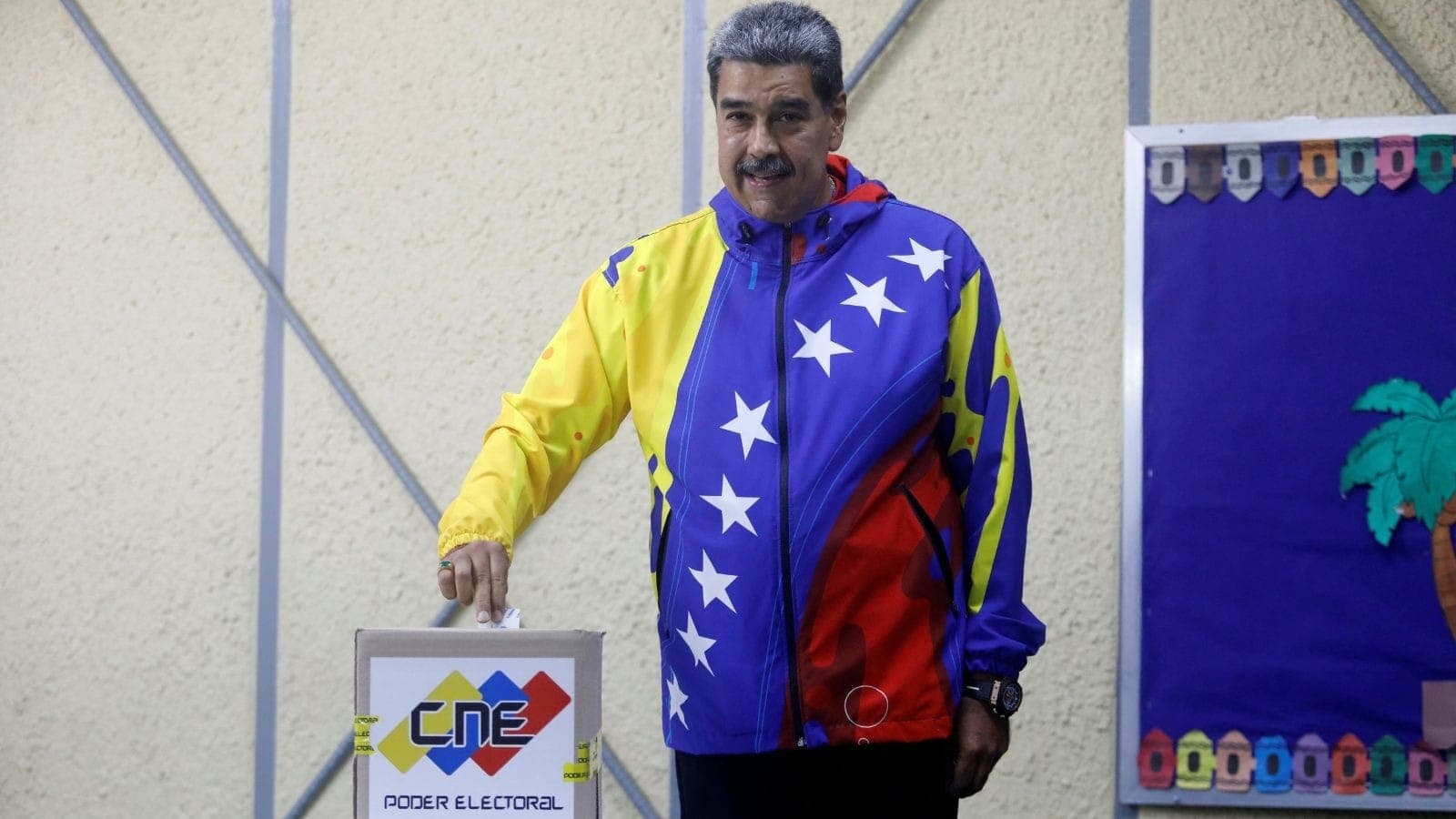 Nicolás Maduro vota em Caracas nas eleições da Venezuela
