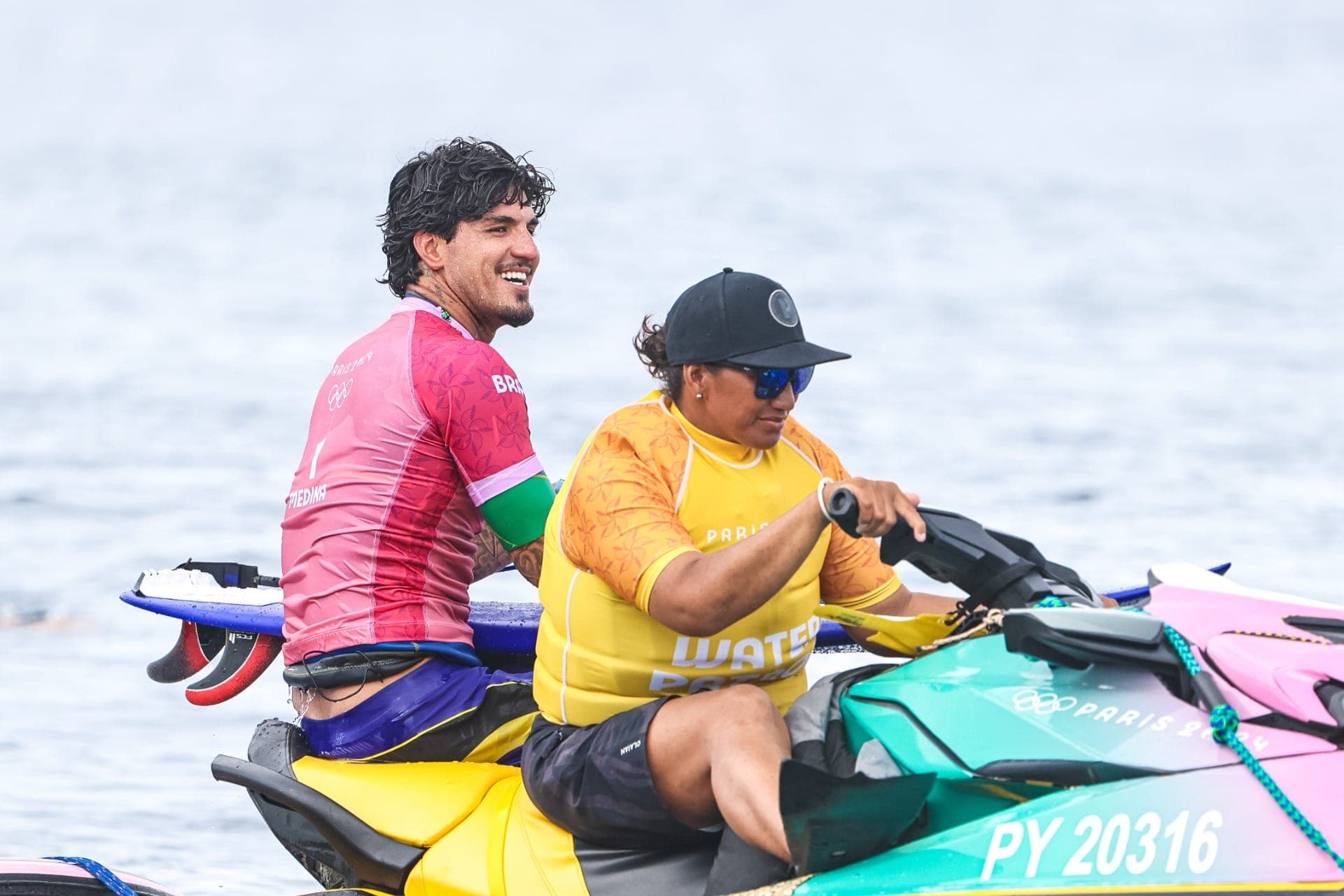 Gabriel Medina em bateria na Olimpíada de Paris 2024
