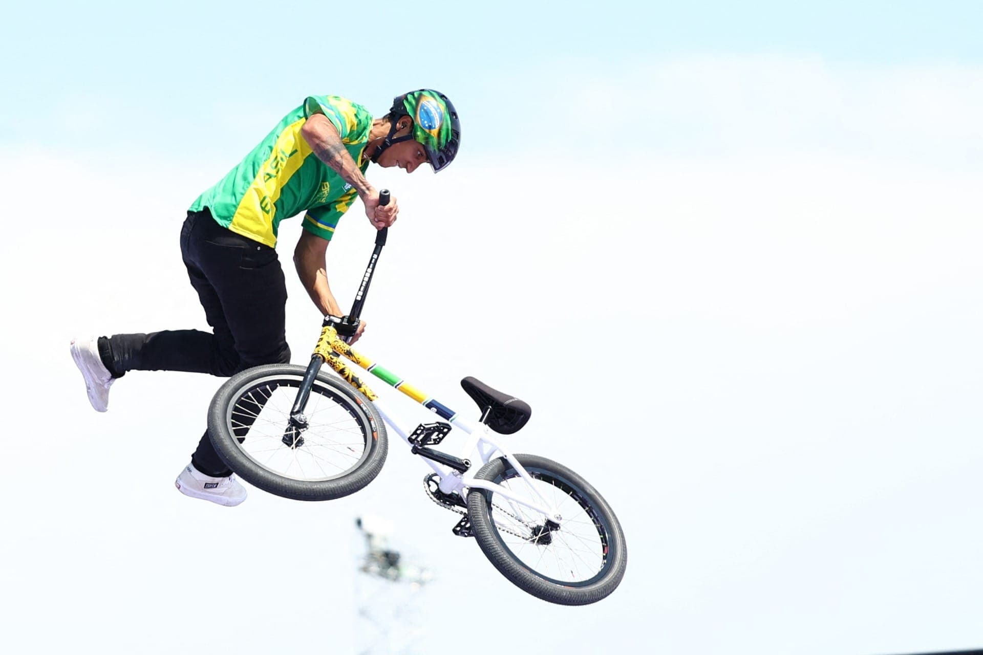 Gustavo "Bala Loka" em final do BMX freestyle na Olimpíada de Paris