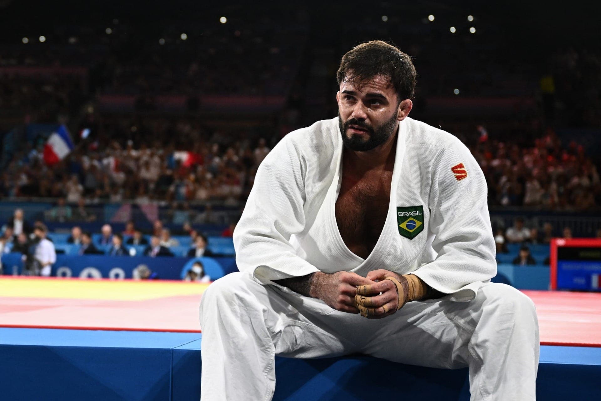 Judoca Rafael Macedo lamenta após perder bronze para francês em Paris