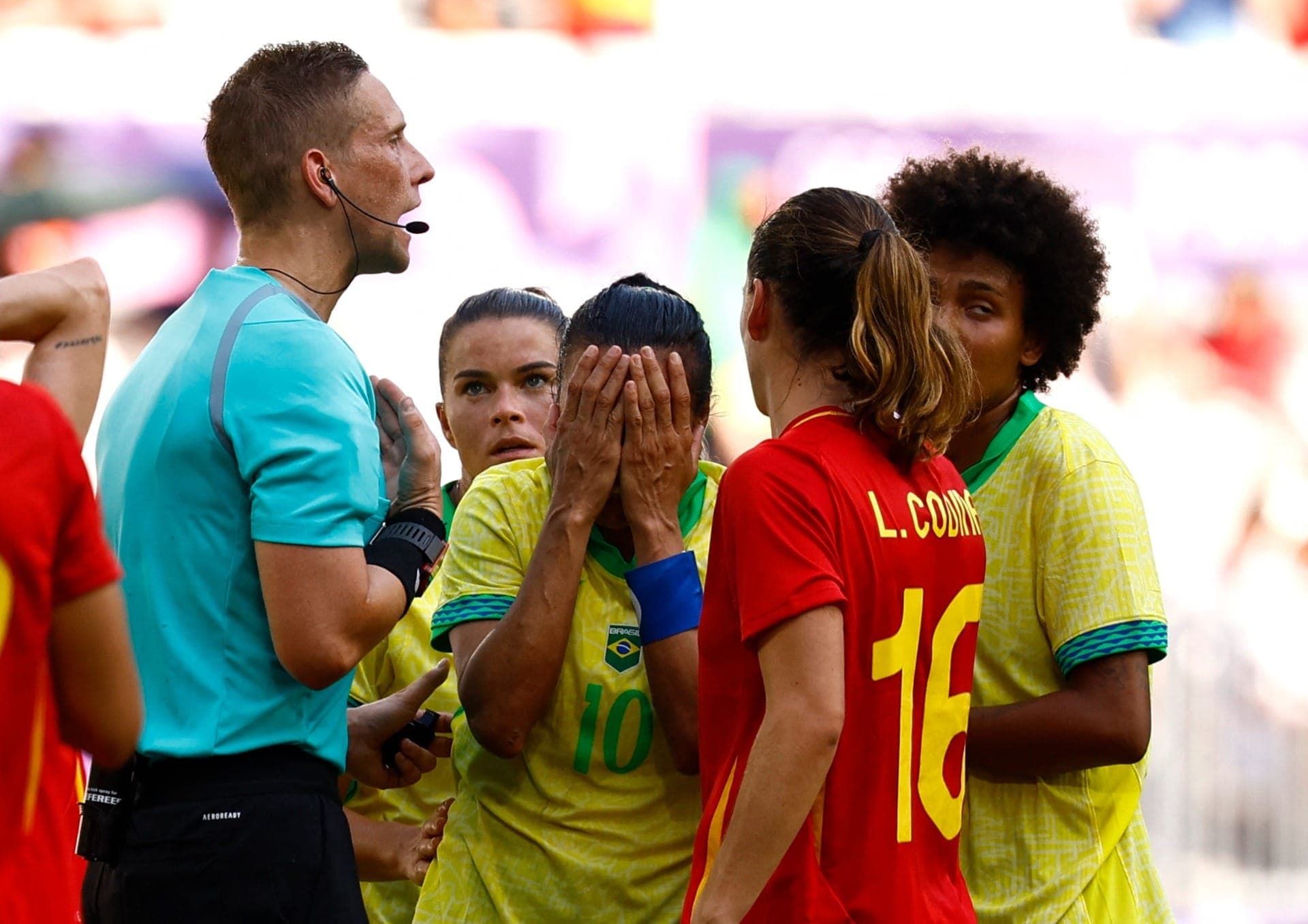 Marta é expulsa contra a Espanha nos Jogos Olímpicos de Paris