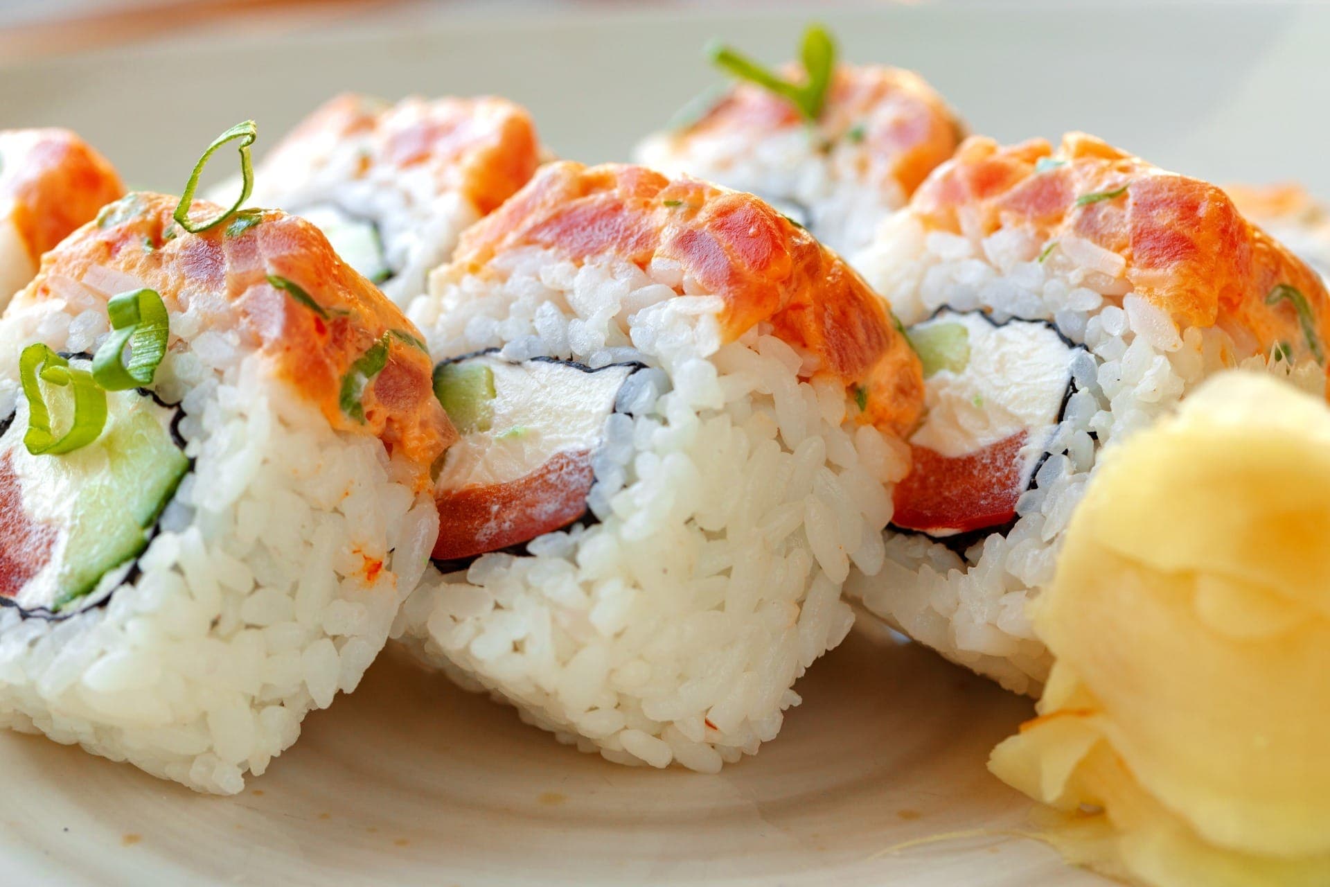 Sushi com cream cheese é uma versão "abrasileirada" da receita japonesa