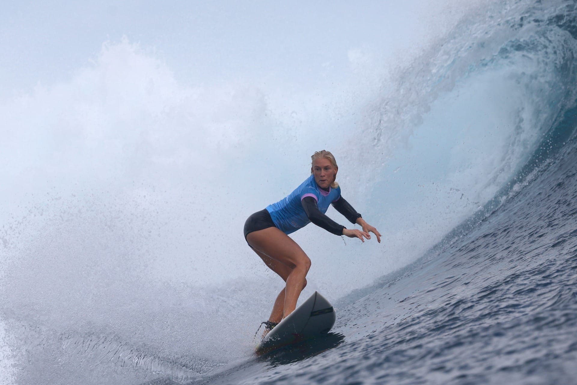 Tati Weston-Webb em decisão do surfe feminino na Olimpíada de Paris 2024