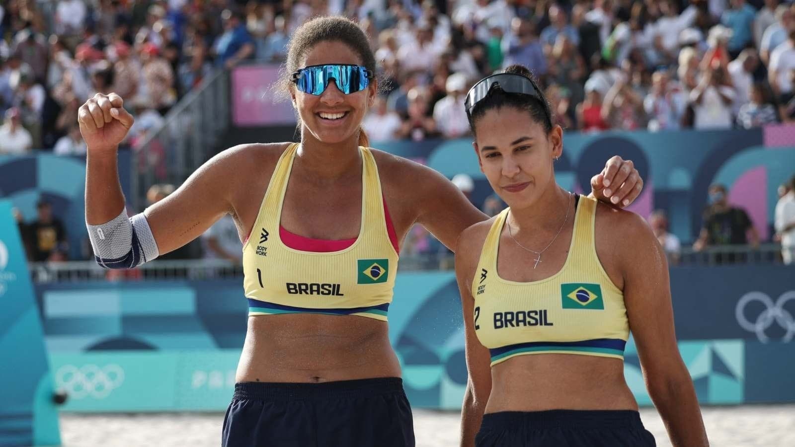 Ana Patrícia e Duda comemoram vaga nas semis do vôlei de praia feminino