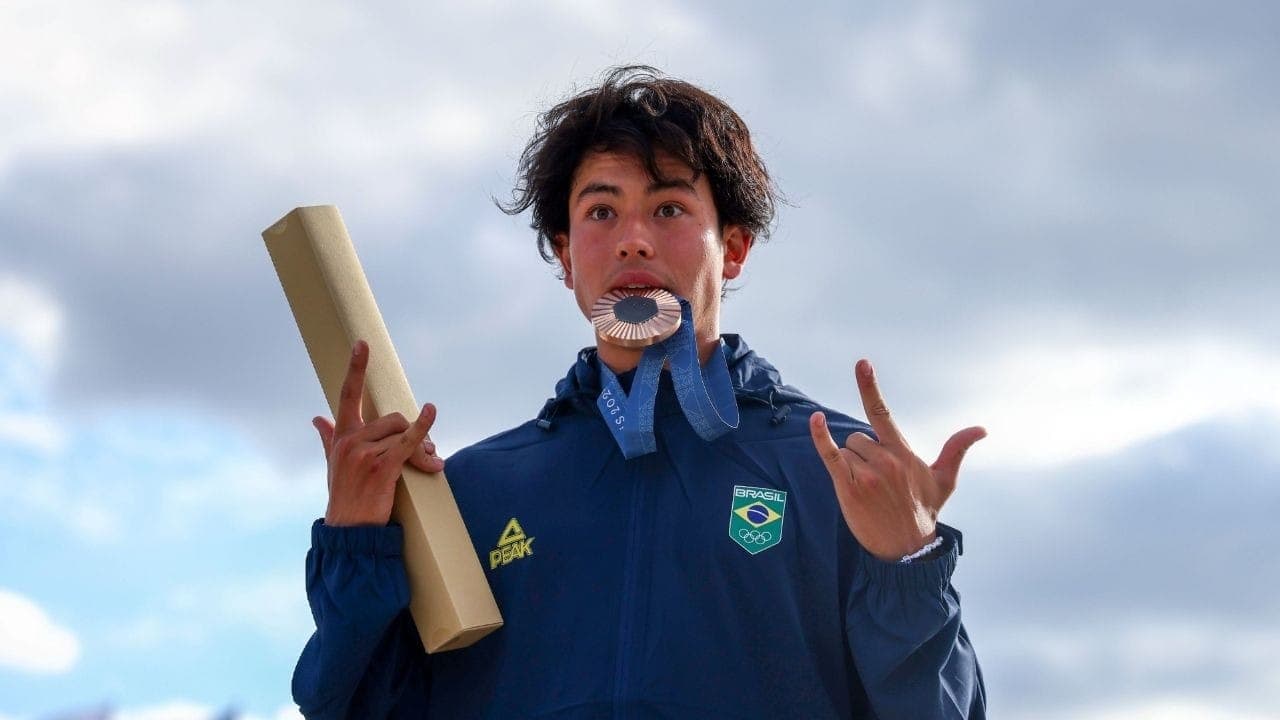 Augusto Akio levou bronze no skate park em Paris-2024
