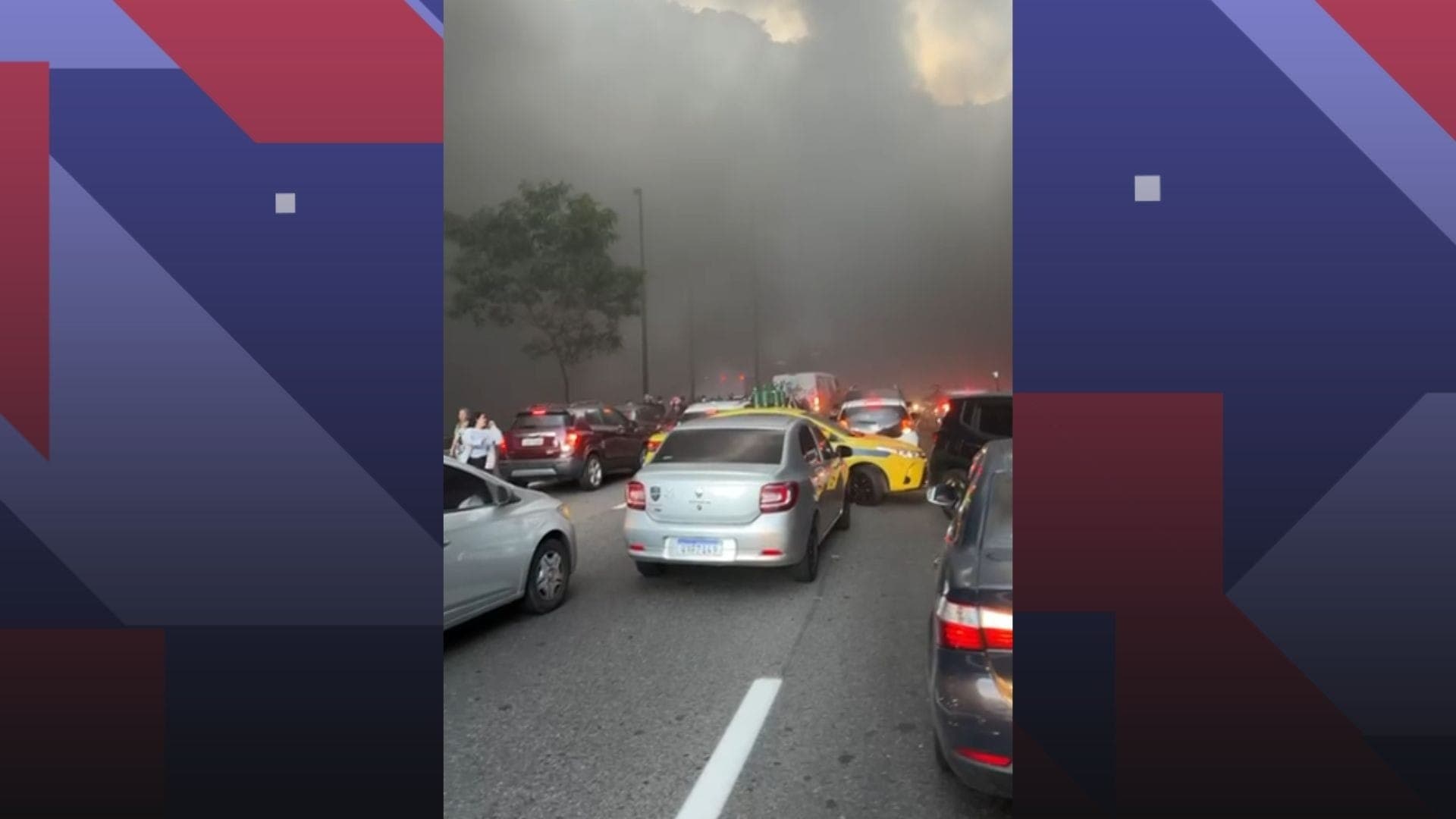 Caminhão pega fogo na Linha Amarela