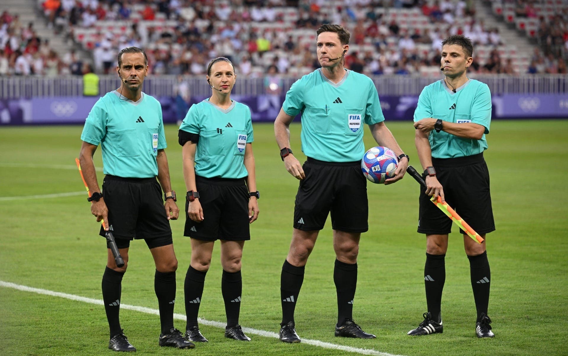 Guilherme Dias Camilo, Daiane Muniz (VAR), Ramon Abatti Abel e Rafael Alves antes de EUA x Zâmbia, no futebol feminino em Paris