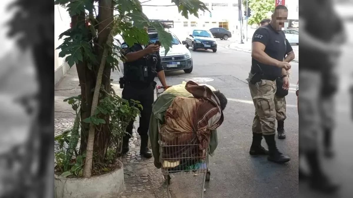 Homem é encontrado morto dentro de carrinho